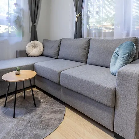 2-room Forest Retreat - Fireplace, Veranda, Bbq, Views *