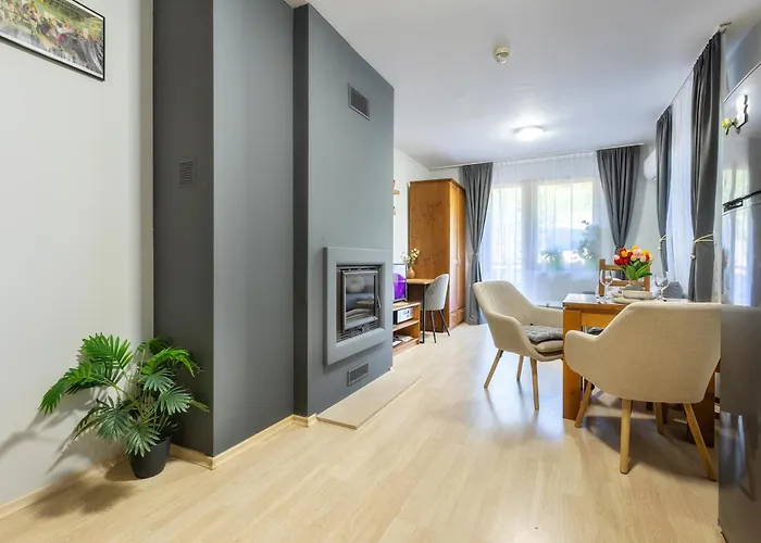 2-room Forest Retreat - Fireplace, Veranda, Bbq, Views * バンスコ