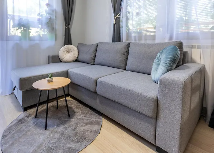 2-room Forest Retreat - Fireplace, Veranda, Bbq, Views *