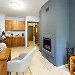 דירה 2-room Forest Retreat - Fireplace, Veranda, Bbq, Views