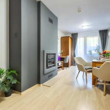 2-room Forest Retreat - Fireplace, Veranda, Bbq, Views * 반스코