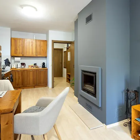 Διαμέρισμα 2-room Forest Retreat - Fireplace, Veranda, Bbq, Views