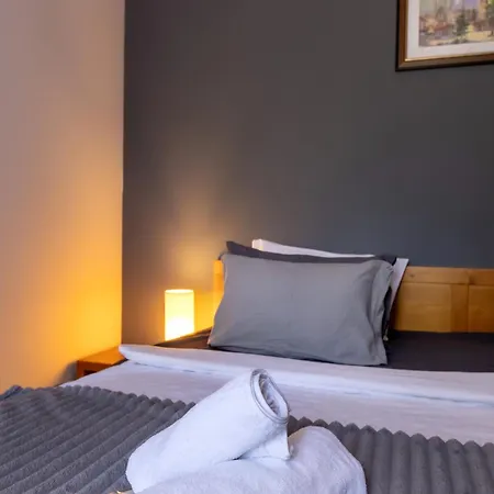 2-room Forest Retreat - Fireplace, Veranda, Bbq, Views 아파트 반스코