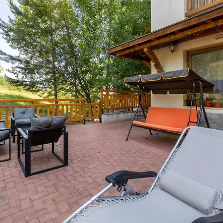 2-room Forest Retreat - Fireplace, Veranda, Bbq, Views *