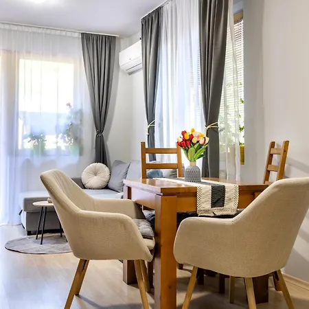2-room Forest Retreat - Fireplace, Veranda, Bbq, Views 아파트 반스코