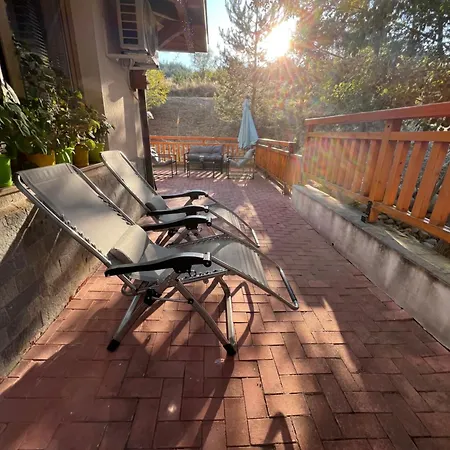 2-room Forest Retreat - Fireplace, Veranda, Bbq, Views 반스코