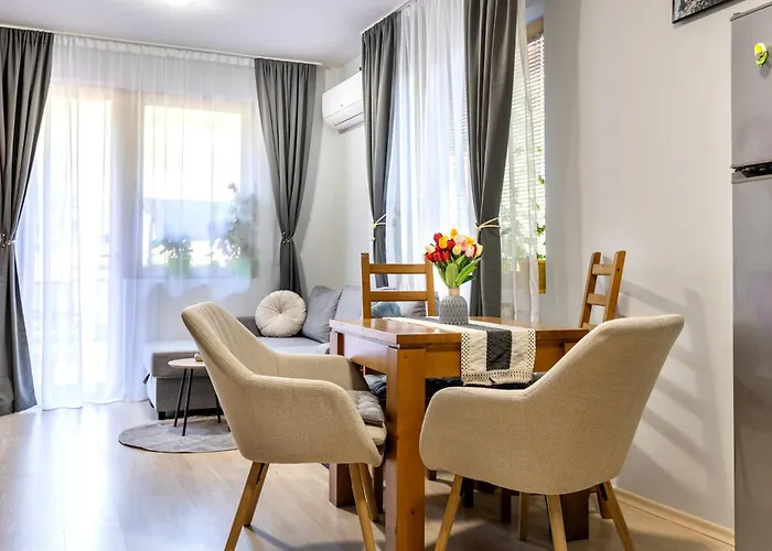 2-room Forest Retreat - Fireplace, Veranda, Bbq, Views Appartement Bansko